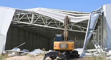 Nilüfer’de iki kaçak yapı daha yerle bir edildi