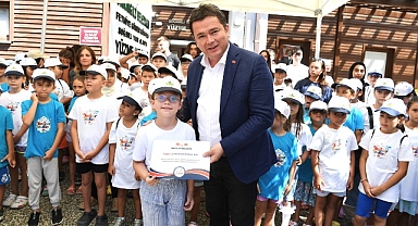 Osmangazi’nin yüzme kurslarında 6 bin öğrenci yüzme öğrendi