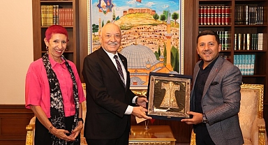 Paraguay'ın Ankara Büyükelçisi Ceferino Adrian Valdez Peralta, Nevşehir Belediye Başkanı Rasim Arı’yı ziyaret etti.