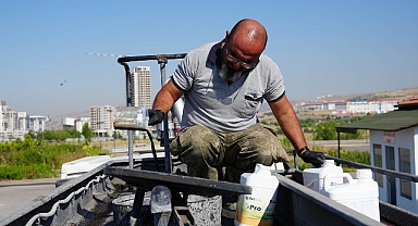 Parklar Doğa Dostu Gübreyle Yeşilleniyor