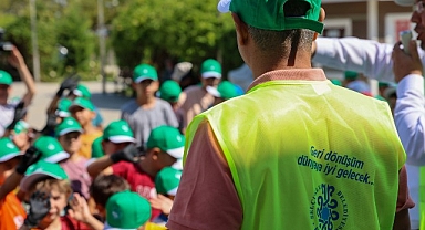 Selçuklu Belediyesi Çevre ve Sıfır Atık Platformu öncülüğünde Selçuklu Merkez Camii yaz kuran kursu öğrencileri tarafından Şeyh Şamil Mahallesi’nde çevre temizliği etkinliği gerçekleştirildi