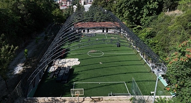 Turgut Mahallesi spor sahasının üstü kapatılıyor
