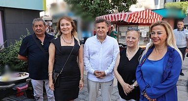 Usta gazeteci İsmail Sivri Alsancak’taki heykeli önünde anıldı