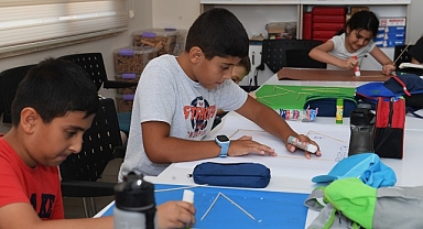 Yaz kurslarında çocuklar eğlenerek öğreniyor