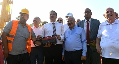 Yenişehir Belediyesi büyük kent kütüphanesi ve oyuncak müzesinin temelini attı