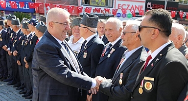 19 Eylül Gaziler Günü Edremit ilçesinde düzenlenen törenlerle kutlandı.