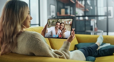 Acer Eğlence ve Hareket Halindeyken de Üretkenlik İçin Iconia X12 AMOLED Tableti Tanıttı