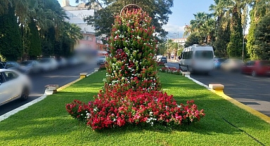 Başkan Çerçioğlu kenti Cumhuriyetin renkleriyle süslüyor