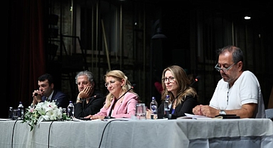 Başkan Ovalıoğlu, Bakırköy Belediye Tiyatrosu oyuncu ve teknik ekibiyle bir araya geldi