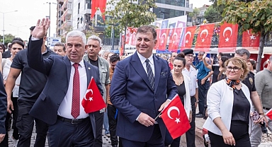 Başkan Tugay, 88. Uluslararası Bergama Kermesi’ne katıldı