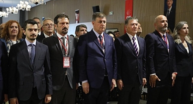 Başkan Tugay Birinci Basamak ve Koruyucu Sağlık Hizmetleri Çalıştayı’na katıldı “İzmirlilere ücretsiz HPV aşısı ve üreme sağlığı hizmeti “