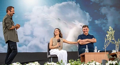 Başkan Tugay’dan 1 Eylül Dünya Barış Günü’nde anlamlı şiir ve dilek “Kimsenin kimseyi incitmediği bir dünya olsun” 