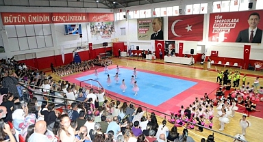 Bayraklı’da yaz spor okullarına büyük ilgi 19 kursa 4 bin 200 kişi katıldı 