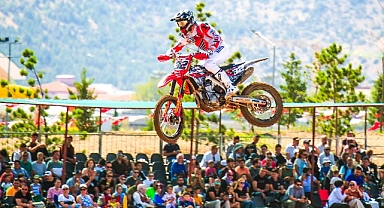 Dünya Türkiye'yi konuştu! Sanatın ve sporun kalbi Dünya Motokros Şampiyonası'nda attı.