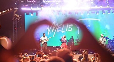 Genç Yıldız Melis Fis Sevenleriyle Beylikdüzü’nde Buluştu