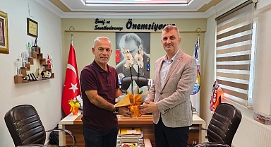 Gölcük Belediye Başkanı Ali Yıldırım Sezer, Ahilik Haftası kapsamında Gölcük Esnaf ve Sanatkârlar Odası’nı ziyaret etti.