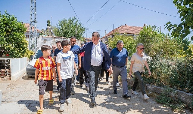 İzmir Büyükşehir'den yangın mağduru öğrencilere kırtasiye desteği
