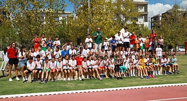 Karşıyakalı çocuklar atletizm şenliğinde buluştu