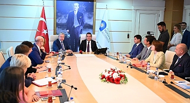 Moskova Hükümet Bakanı Başkan Böcek'i ziyaret etti