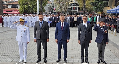 Mustafa Kemal Atatürk’e, “Gazî” ünvânı ve “Mareşal” rütbesi verilmesinin 101.yıl dönümü ve “19 Eylül Gaziler Günü” Gölcük Anıtpark’ta törenle kutlandı.