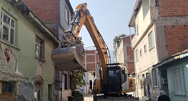 Osmangazi’de metruk bina temizliği