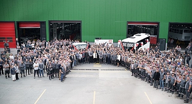 Otokar'ın 30.000'inci Sultan Otobüsü ile 5.000’inci Atlas Kamyonu Üretim Bandından İndi