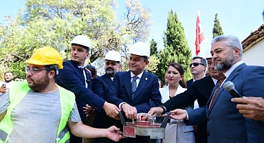 Özgür Özel Bornova’da coşkuyla karşılandı