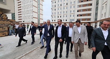 Rektör Prof. Dr. Budak ve Dr. Kasapoğlu, EÜ kampüsündeki yurtlarda incelemelerde bulundular