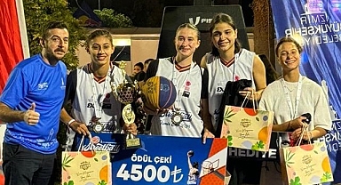 Sokak basketbolu rekabeti dostluk içinde tamamlandı İzmir Cup’a 93’üncü İEF’te muhteşem final