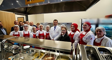 TBB ve İBB Başkanı Ekrem İmamoğlu, 15. kent lokantasını Sancaktepe’de açtı. Kent lokantası açılışı, vatandaşların yoğun ilgisi nedeniyle mitinge dönüştü