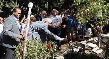 Tuncel Kurtiz, Edremit’te ki mezarı başında anıldı