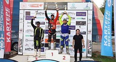 Türkiye Süper Enduro Şampiyonası'nın 3. ayağı Kartepe’de gerçekleştirildi. Şampiyona da dereceye girenler kupalarını aldılar