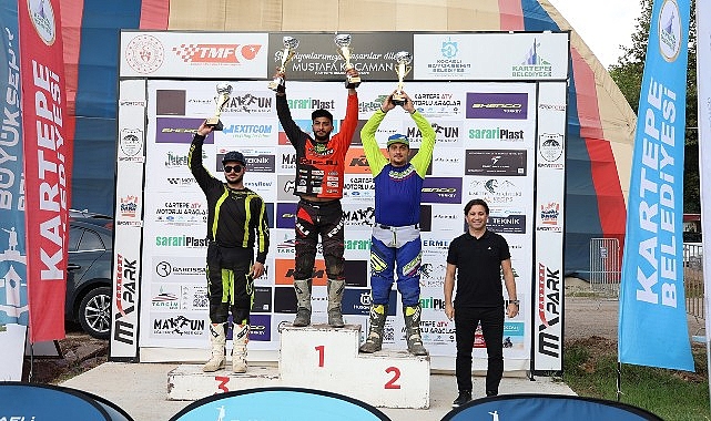 Türkiye Süper Enduro Şampiyonası'nın 3. ayağı Kartepe’de gerçekleştirildi. Şampiyona da dereceye girenler kupalarını aldılar