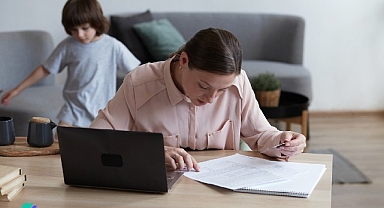 Veliler ve öğrenciler dertli: “Yurtlar yetersiz, eğitim ve servis ücretleri cep yakıyor”