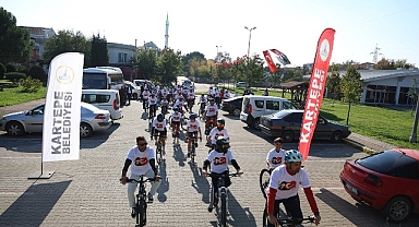 29 Ekim Cumhuriyet Bayramı’nın 101.yılı Kartepe’de düzenlenen etkinliklerle coşku dolu kutlandı.