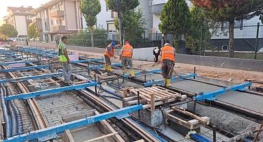Alikahya Tramvayında ray betonları dökülüyor