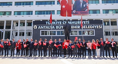 Antalya Büyükşehir'de Cumhuriyet Bayramı kutlandı