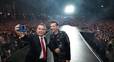 Antalya'da Cumhuriyet'in 101'inci yılında on binler Cumhuriyet için yürüdü