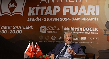 Antalya Kitap Fuarı'nda İlber Ortaylı'ya büyük ilgi