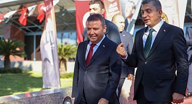 Antalya Valisi Şahin'den Antalya Kitap Fuarı'na ziyaret Cumhuriyet ve kitap coşkusu bir arada