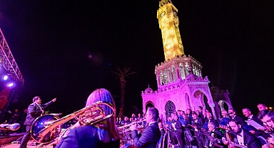 Atatürk Meydanı’nda Cumhuriyet ruhuna yakışır konser