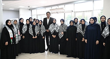 Başkan Kocaman yeni hafızları tebrik etti.