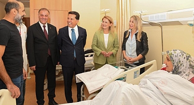 Başkan Ovalıoğlu, metrobüste doğan bebeği ziyaret etti.