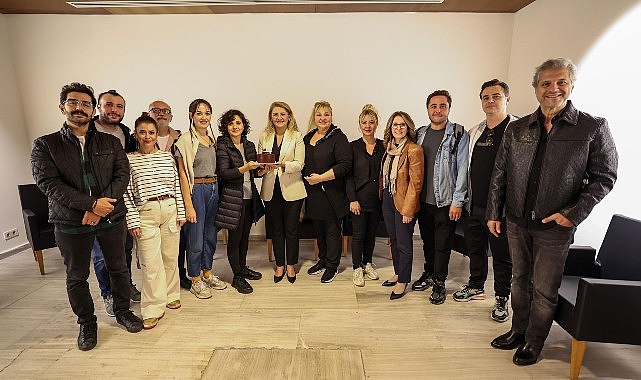 Başkan Ovalıoğlu, Yenilenen Leyla Gencer'deki İlk Oyunu İzledi