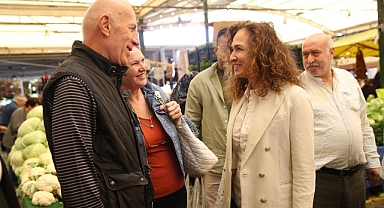 Başkan Ünsal pazar yerinde esnaf ve vatandaşla buluştu