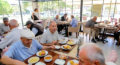 Bayraklı Belediyesi kent lokantalarında
