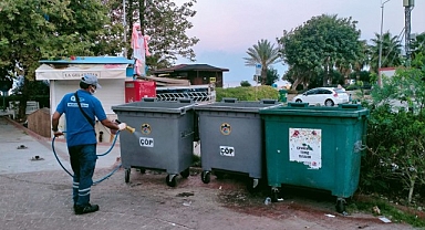 Büyükşehir'in sinek timleri Alanya sokaklarında