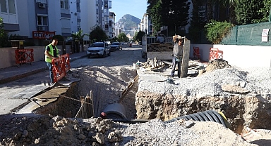 Büyükşehir'in yağmur suyu hattı çalışmaları devam ediyor