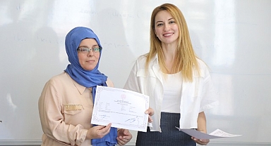 Çankayalı kadınlar okuma yazma sertifikalarını aldı.