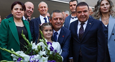 CHP Genel Başkanı Özgür Özel Antalya Büyükşehir Belediyesi'ni ziyaret etti